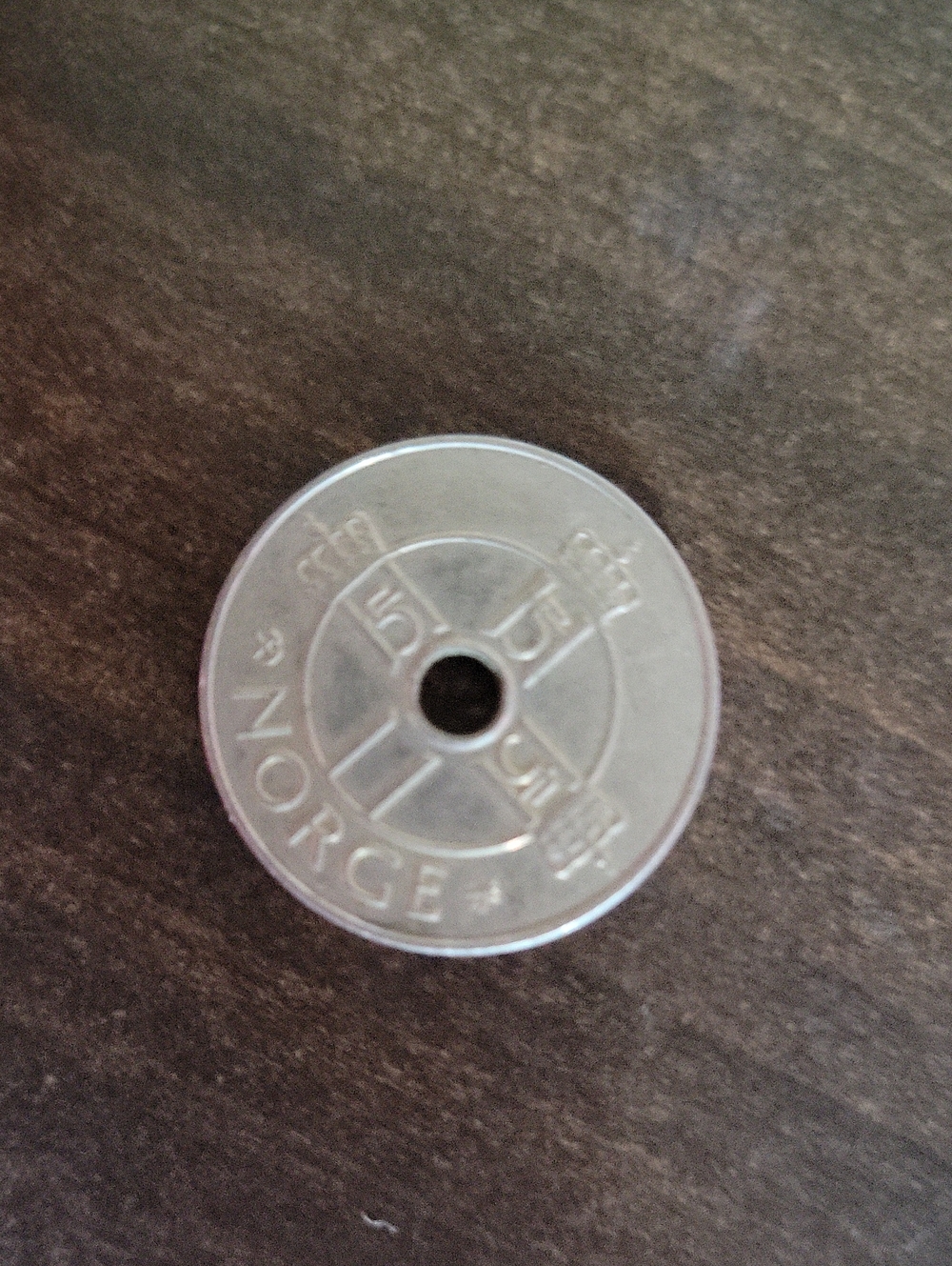 Norwegian 5-krone Coin - Silver Tone